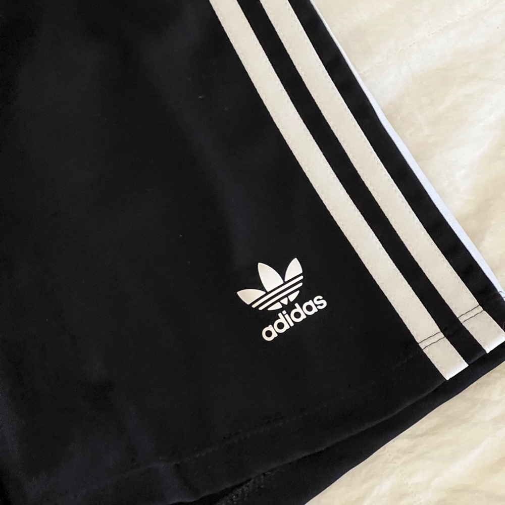 Adidas Adicolor Classics Traceable Shorts Small - image 5